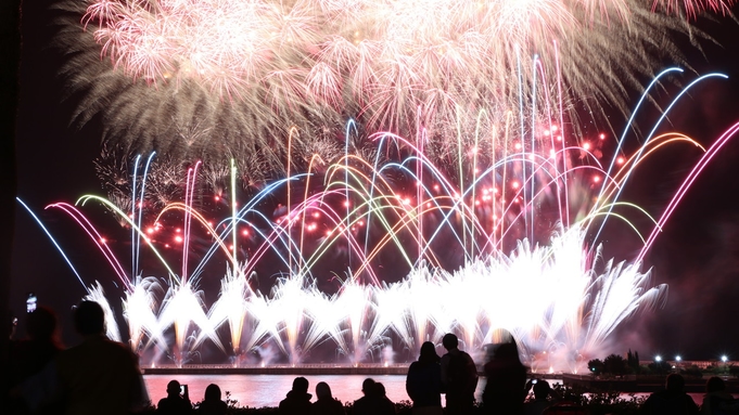 【熱海海上花火大会】四季を彩る大輪の花。大迫力の花火を鑑賞【朝夕お部屋食】